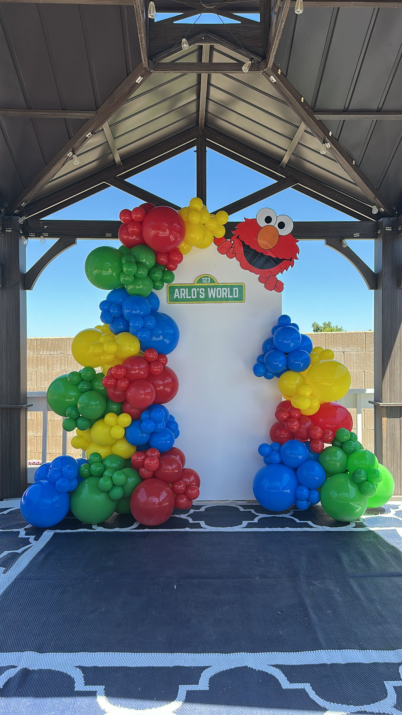 Ice Breaker Events Co. custom balloon and event decoration design example 17