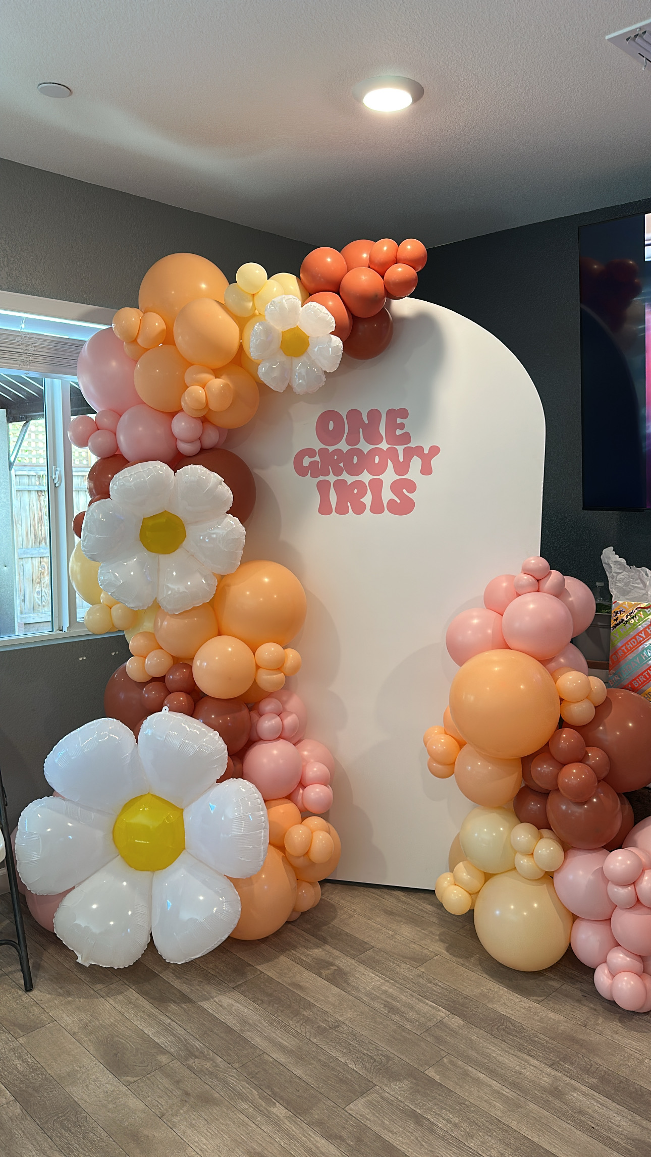 Ice Breaker Events Co. custom balloon and event decoration design example 19