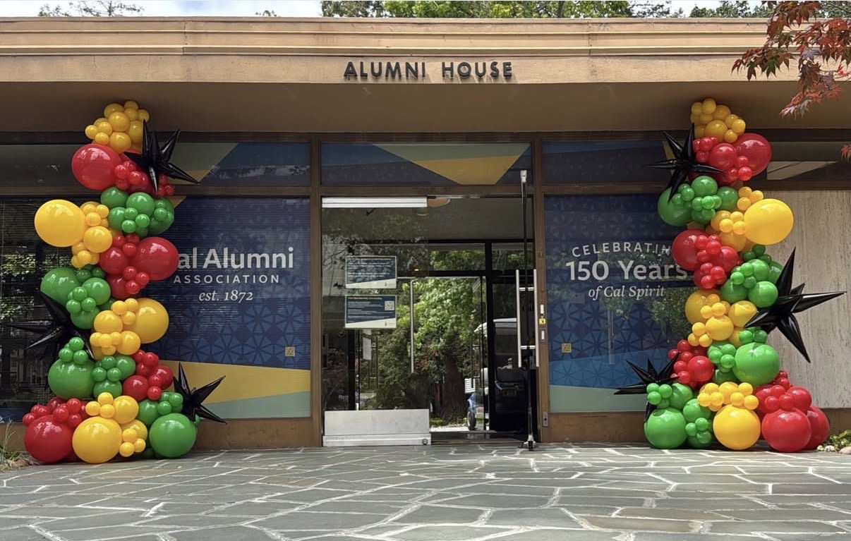 Ice Breaker Events Co. custom balloon and event decoration design example 24