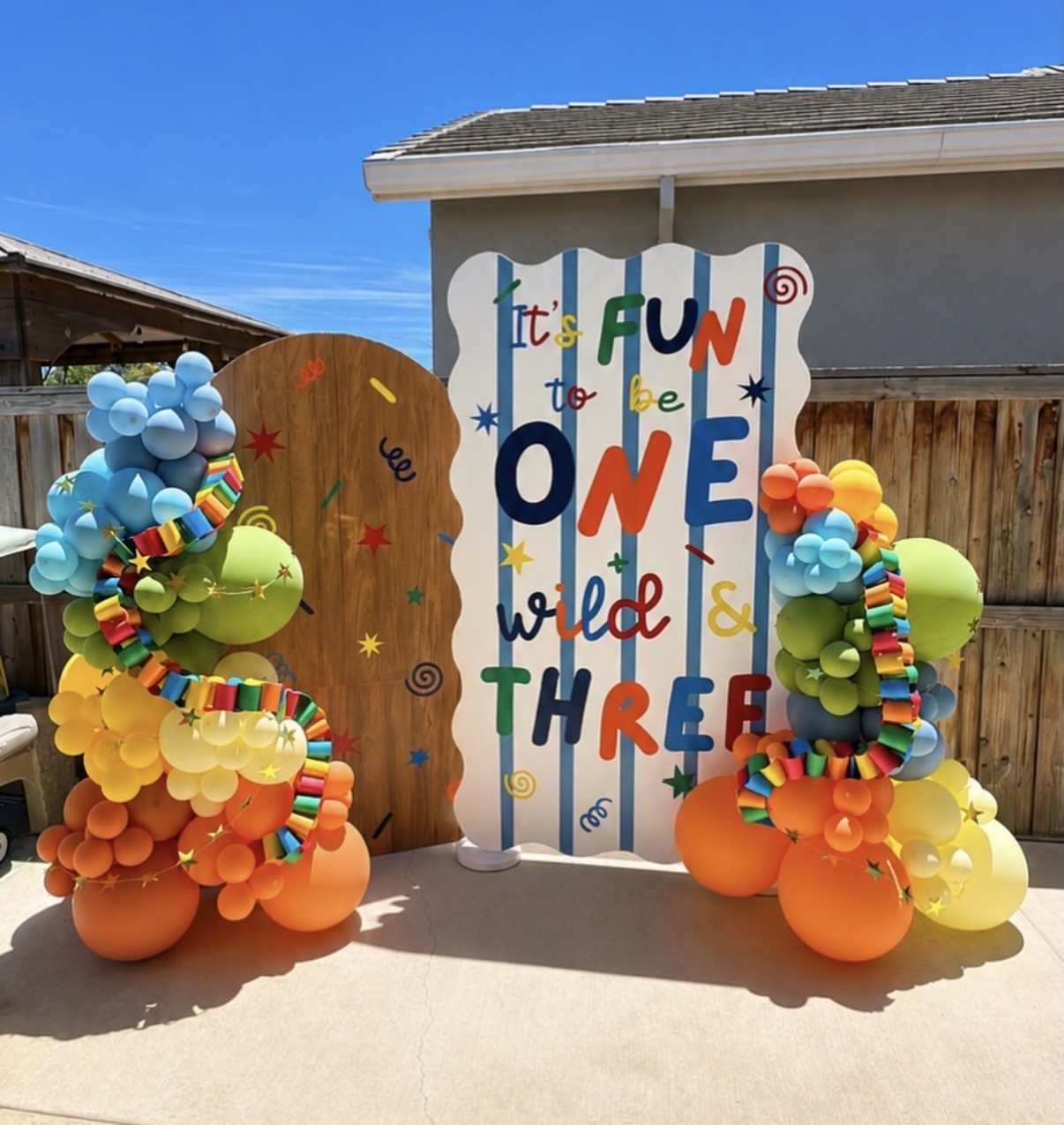 Ice Breaker Events Co. custom balloon and event decoration design example 25
