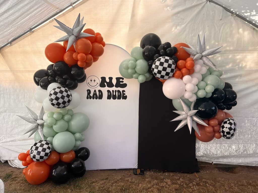Ice Breaker Events Co. custom balloon and event decoration design example 5