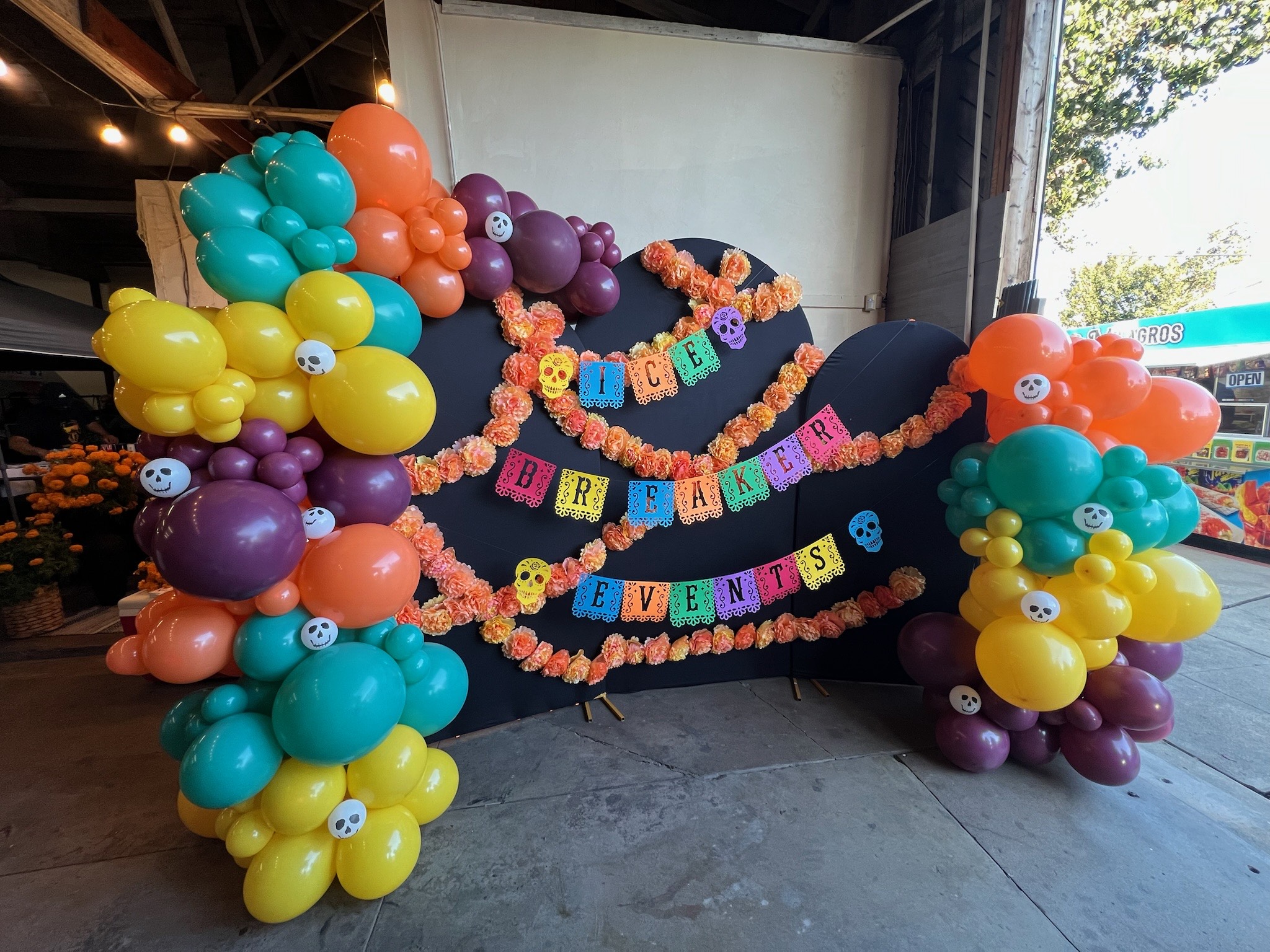 Ice Breaker Events Co. custom balloon and event decoration design example 1